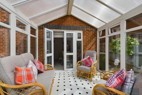 27 Salter Close, Trowbridge, BA14 7TD