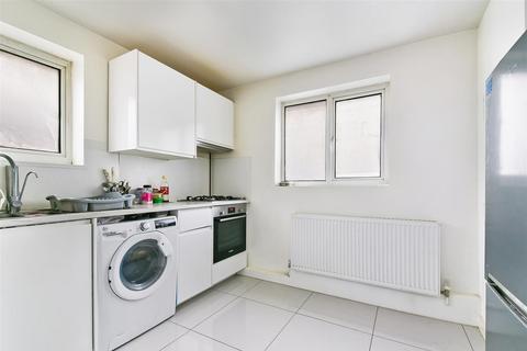 2 bedroom apartment to rent, Beechmore Gardens, Cheam, Sutton