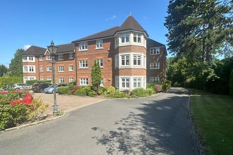 2 bedroom ground floor flat to rent, St John's Village, Woking