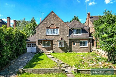 4 bedroom detached house for sale, Brook Way, Essex IG7