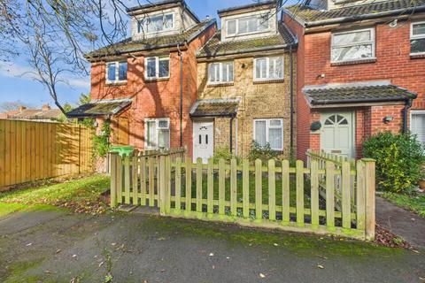 undefined, Mead Avenue, Langley, Berkshire, SL3