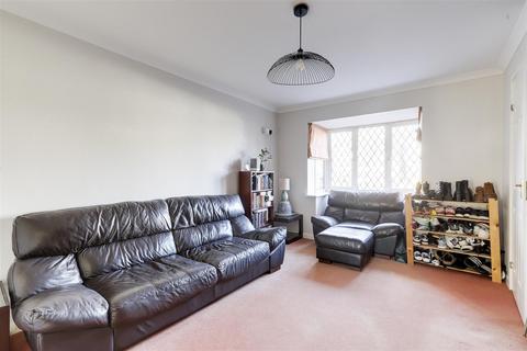 4 bedroom detached house for sale, Chine Gardens, West Bridgford NG2