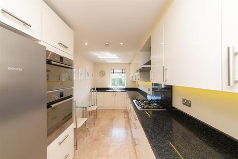 3 bedroom flat to rent, Holders Hill Gardens, Hendon