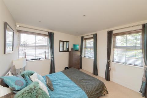 3 bedroom flat to rent, Holders Hill Gardens, Hendon