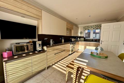 5 bedroom detached house for sale, Frampton Grove, Westcroft, Milton Keynes, MK4