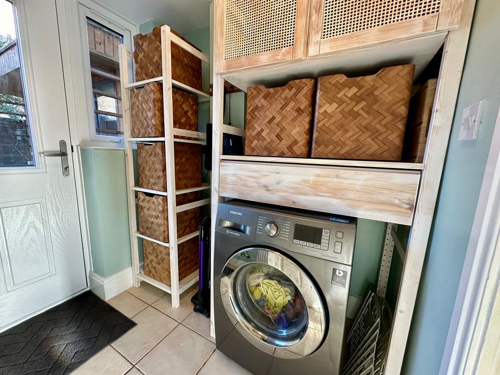Kitchen/utility