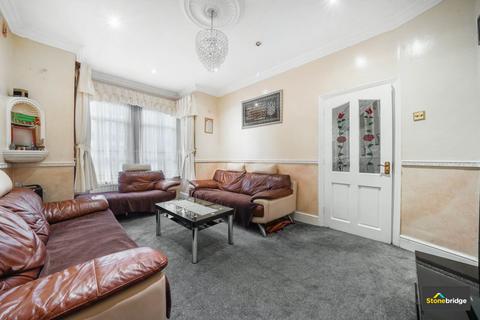 4 bedroom terraced house for sale, Byron Avenue, Manor Park, E12 6NH