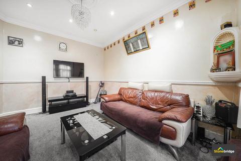 4 bedroom terraced house for sale, Byron Avenue, Manor Park, E12 6NH