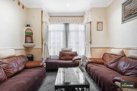 4 bedroom terraced house for sale, Byron Avenue, Manor Park, E12 6NH