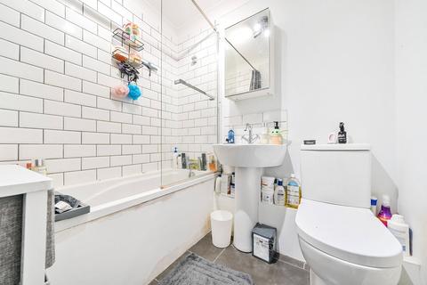 1 bedroom apartment to rent, Grove Road, Mitcham CR4