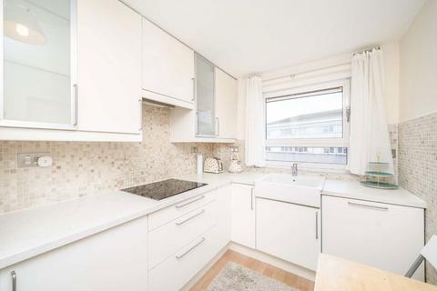 2 bedroom flat to rent, Trinity Way, London W3