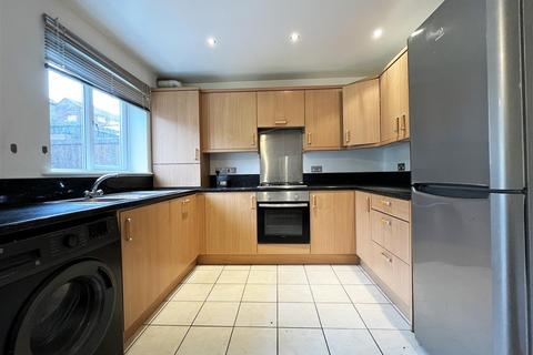 3 bedroom semi-detached house to rent, Rosewall Court, Nottingham NG5