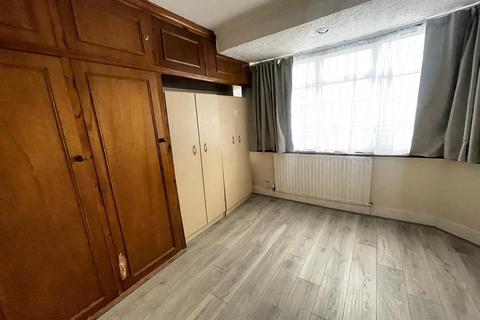 3 bedroom end of terrace house to rent, Brook Drive, Harrow HA1