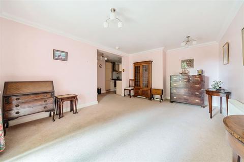 2 bedroom flat to rent, Heath Road, Southampton SO31