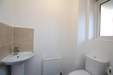 3 bedroom end of terrace house to rent, Tall Elms Road, Bristol BS34