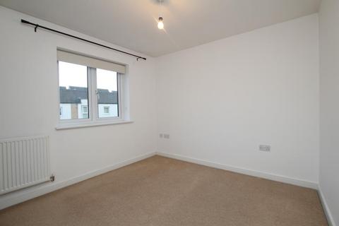 3 bedroom end of terrace house to rent, Tall Elms Road, Bristol BS34