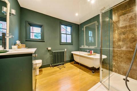 76 Castle Road, Bedford, MK40 3PS