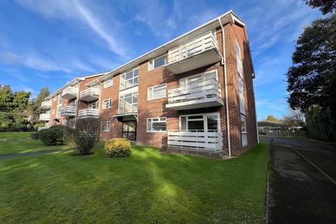 2 bedroom ground floor flat for sale, Pegasus Court, Spencer Road, New Milton, Hampshire. BH25 6EJ