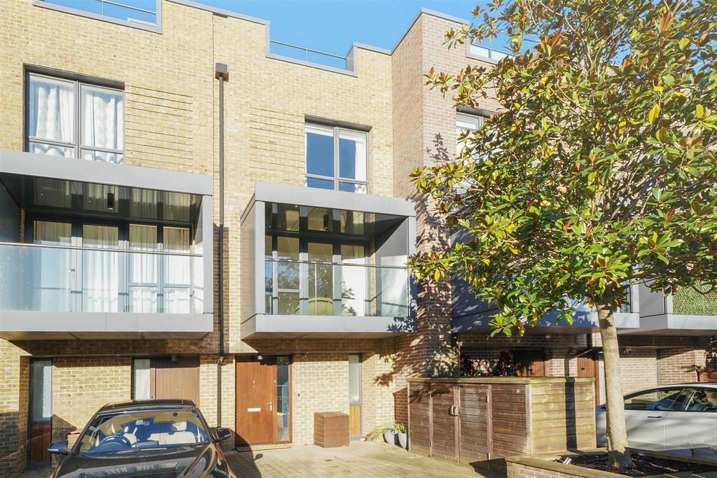 2 Sir Alexander Close - Pcy6en4yz WDdb OHmx Qv7.jpg