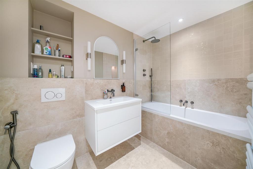 2 Sir Alexander Close - K0izqdgo Ph Xv9 Ukxd6 T1.jpg