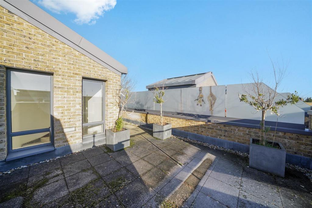 2 Sir Alexander Close - zis Aw U4 WJA4ait Ny67 ML.jpg