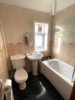 2 bedroom semi-detached house to rent, Rathmell Road, Leeds LS15