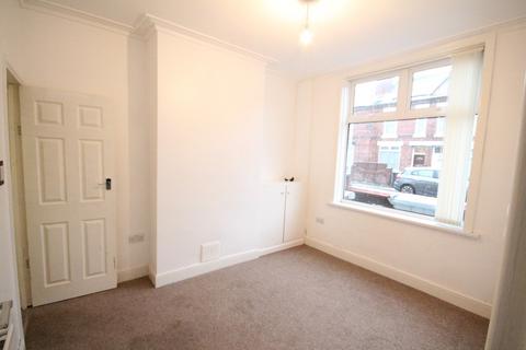 3 bedroom terraced house to rent, Badger Avenue, Crewe