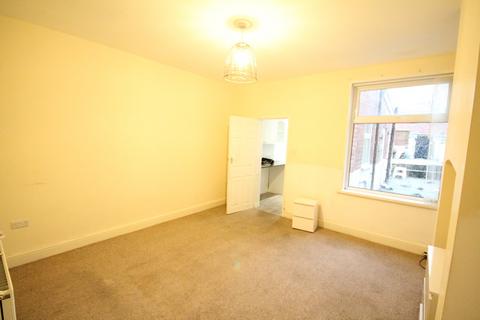 3 bedroom terraced house to rent, Badger Avenue, Crewe