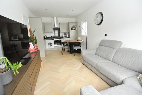 1 bedroom flat for sale, Hooper House, Ashford Crescent, Ashford TW15