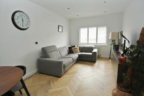 1 bedroom flat for sale, Hooper House, Ashford Crescent, Ashford TW15