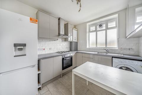 3 bedroom apartment to rent, Becklow Gardens London W12