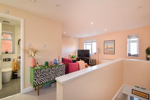 1 bedroom flat for sale, Farmlands Close, St. Leonards-On-Sea