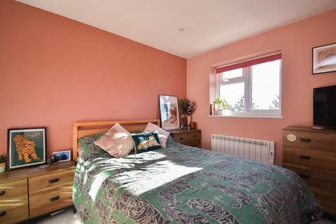 1 bedroom flat for sale, Farmlands Close, St. Leonards-On-Sea