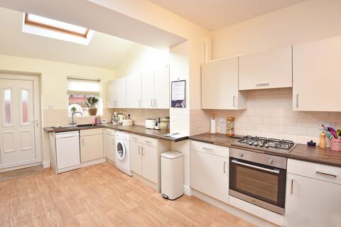 2 bedroom terraced house for sale, Hookstone Avenue, Harrogate