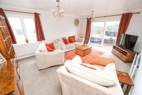 4 bedroom detached house for sale, Broadwater Gardens, Orpington
