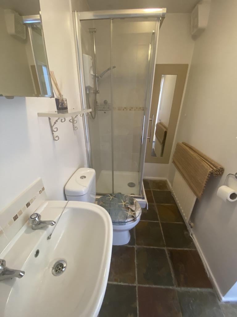 8g bathroom 1