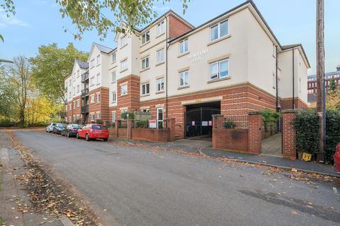 Grove Road, Woking, GU21