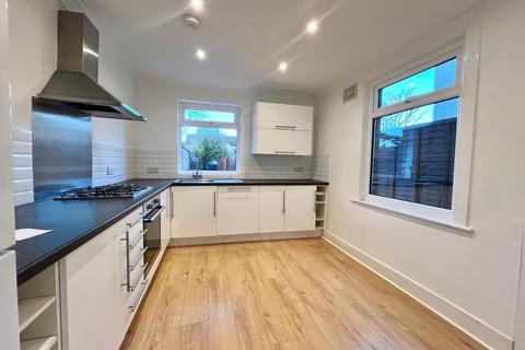 2 bedroom end of terrace house to rent, Newark Road, South Croydon