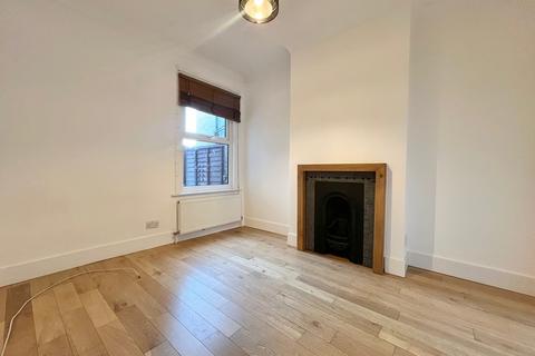 2 bedroom end of terrace house to rent, Newark Road, South Croydon