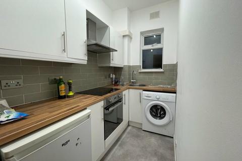 1 bedroom ground floor flat to rent, Palmerston Road, Bowes Park