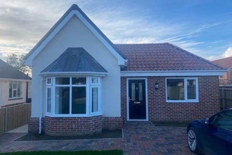 3 bedroom detached bungalow to rent, Chestnut Avenue, Frinton-on-Sea CO13