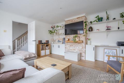 6 Halford Close, Attleborough, NR17 2HY