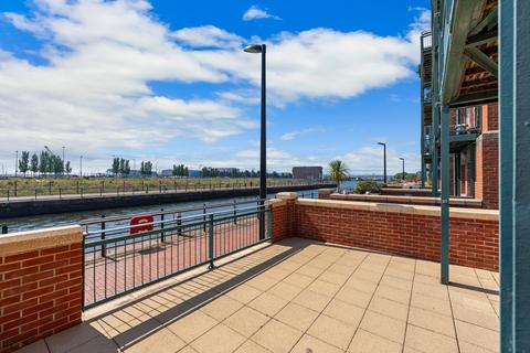 2 bedroom apartment to rent, Adventurers Quay, Cardiff Bay