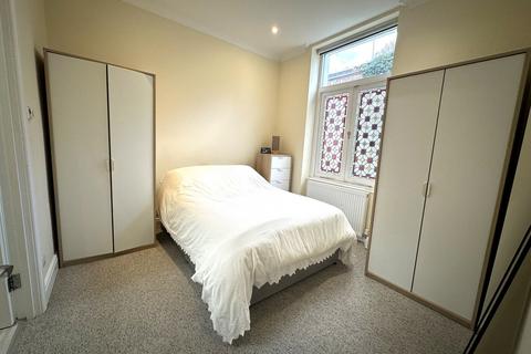 1 bedroom flat to rent, Margravine Gardens, Barons Court, London