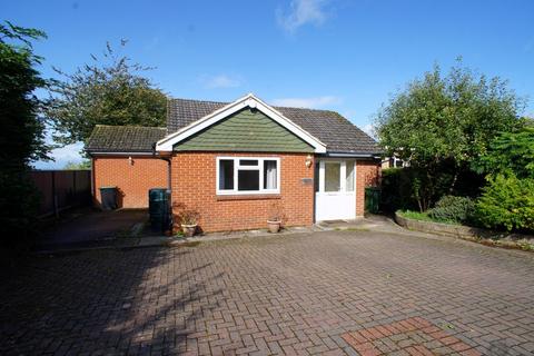 3 bedroom detached bungalow to rent, Rope Yard, Swindon SN4