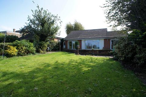 3 bedroom detached bungalow to rent, Rope Yard, Swindon SN4