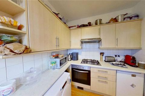 2 bedroom flat to rent, Kennington Park Road, Oval, London, SE11