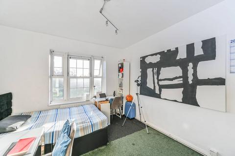 2 bedroom flat to rent, Kennington Park Road, Oval, London, SE11