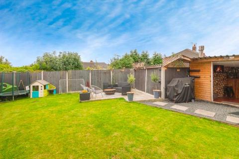 3 bedroom semi-detached house for sale, Laburnum Grove, Gomersal, Cleckheaton, West Yorkshire, BD19