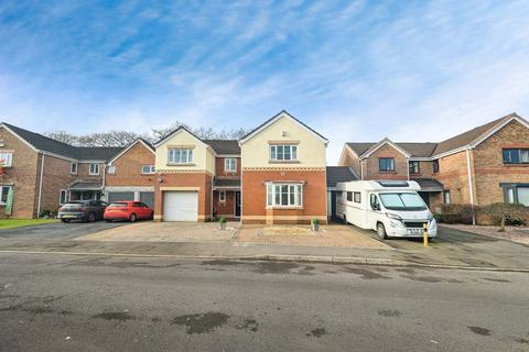 5 bedroom detached house for sale, Clos Cae Pwll, Treharris, CF46